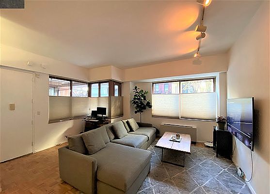 5th image of 368 W 50th St #1K
