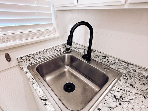4th image of 25-31 W 53rd St #27