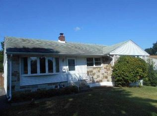 216 Gerald Dr, Aston, PA 19014