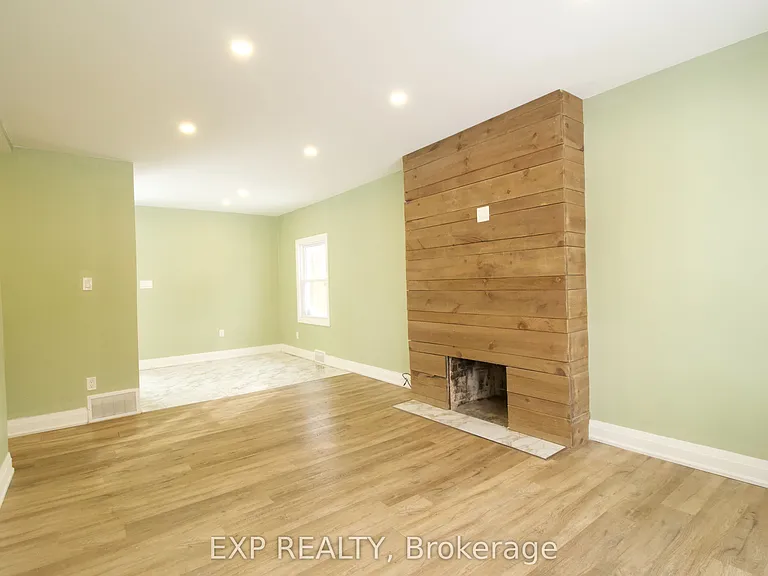1243 Langmuir Ave #MAIN FLOOR — Photo 2