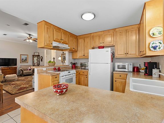 4th image of 1613 Southgate Dr