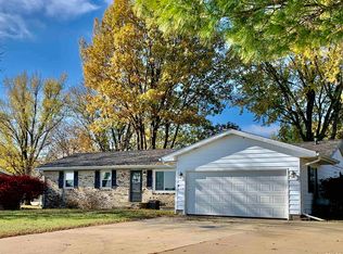 1661 Sandusky Rd, Jacksonville, IL 62650