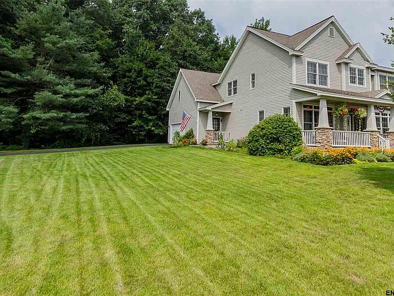 3rd image of 30 Tyler Dr