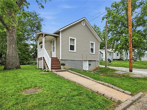 3rd image of 7 N Iron St