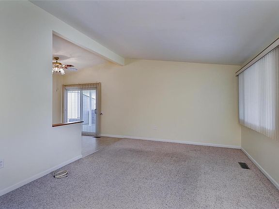 2nd image of 1485 Golden Gate Dr