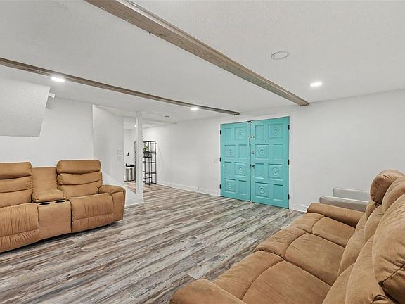 5th image of 301 W CHELSEA STREET