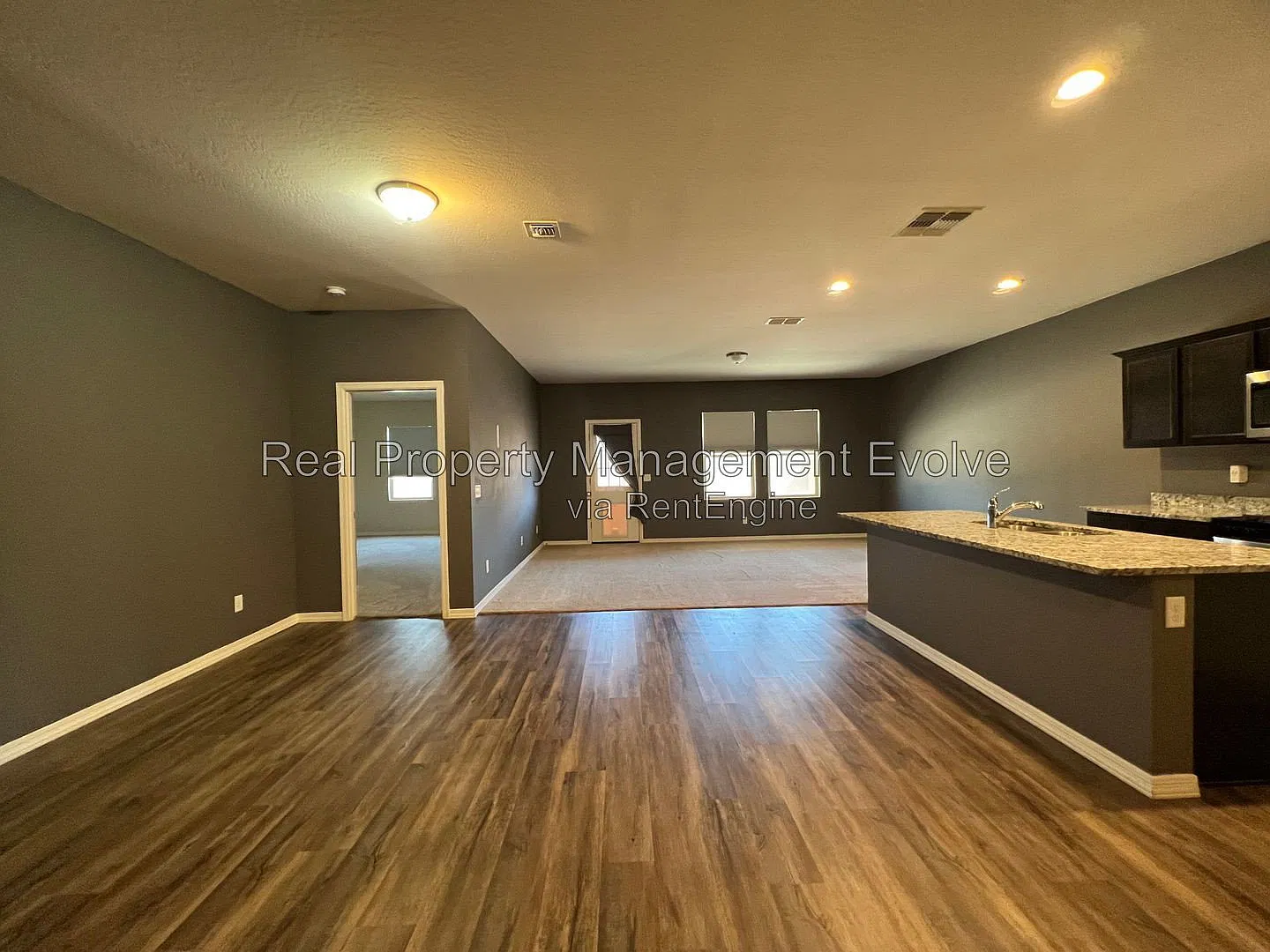 3 bed, 2.0 bath, 1650 sqft, $2,075 — Photo 4