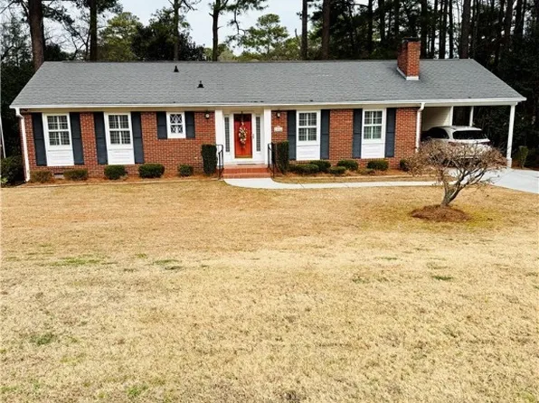 1904 Hamilton Dr, Sanford, NC 27330