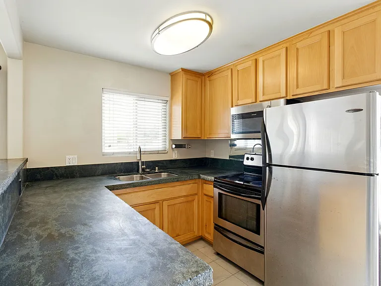 2123 Garnet Ave #5 — Photo 9