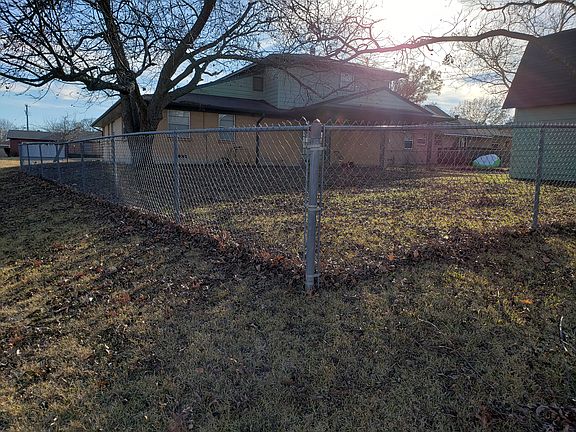 5th image of 1701 W Hunt St