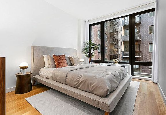 4th image of 25 E 19th St #2D