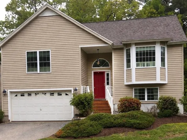 11 Blueberry Lane, East Kingston, NH 03827