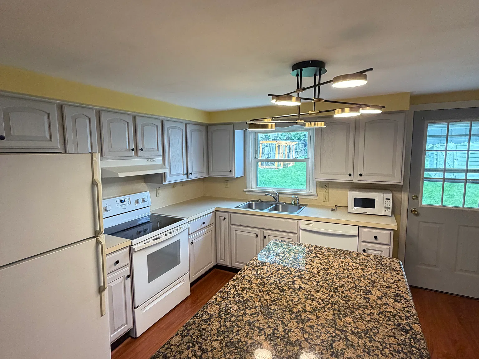 3 bed, 1368 sqft, $1,800 — Photo 4
