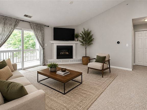 3rd image of 4205 Lenox Oval