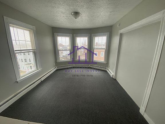 4th image of 110 Howe St #4