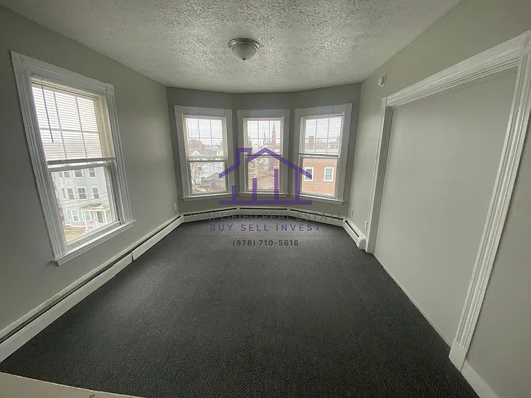 110 Howe St #4 — Photo 6