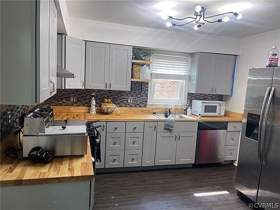2nd image of 2410 Mimosa St