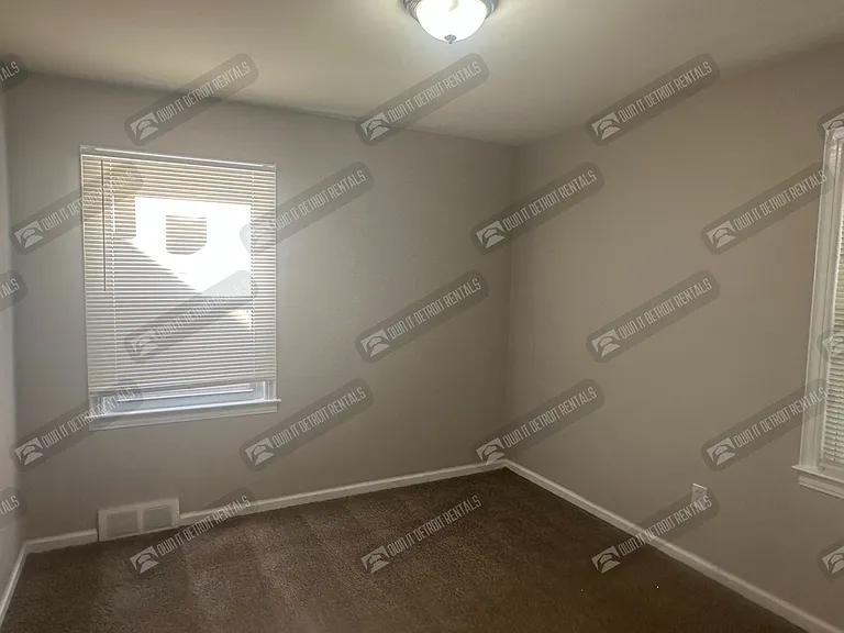 7777 Auburn St — Photo 8