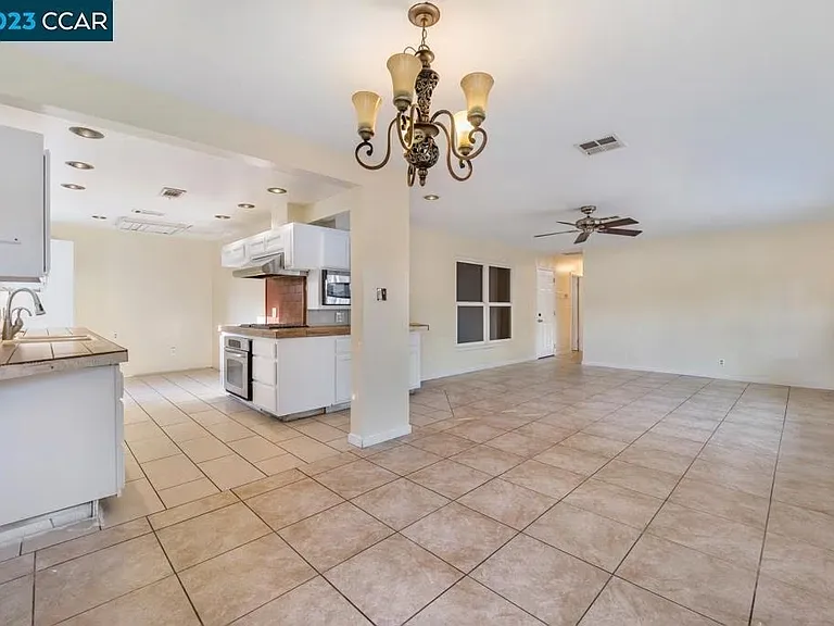 1502 Oakwood Dr — Photo 12