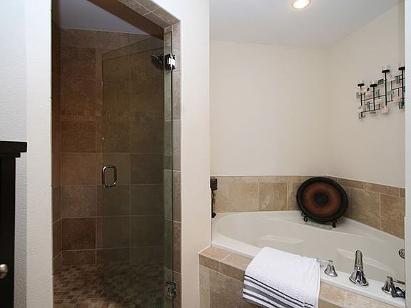 5th image of 2305 Edgewater Dr APT 1704