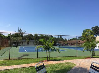 3898 Farragut St, Hollywood, FL 33021