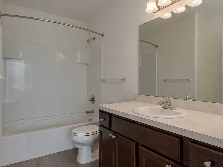 Killian Lakes Apartments and Townhomes — Photo 22