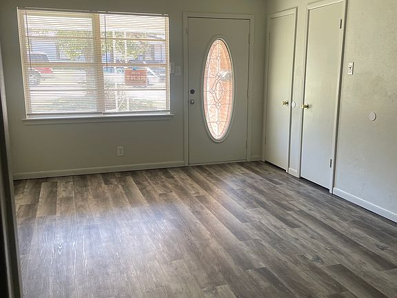 2nd image of 2445 Crescent Dr