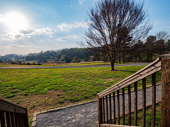 4th image of 560 S Ridge Line Rd