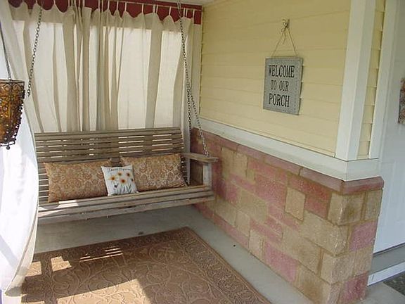 SCREENED IN PORCH