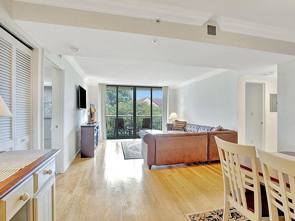5th image of 649 E Sheridan Street #308