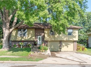 1421 N Blue Mills Rd, Independence, MO 64056