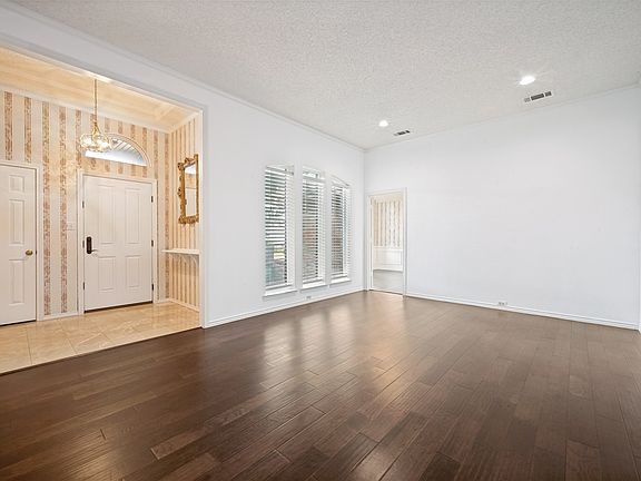 4th image of 1500 Mission Hills Ln