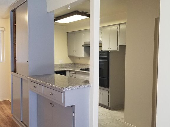 4th image of 1107 Holly Ave