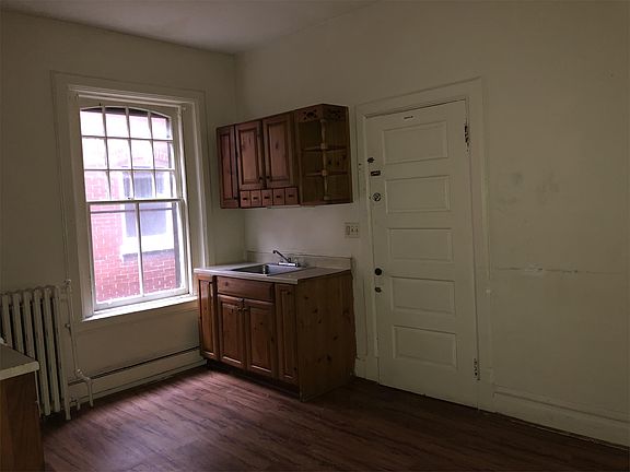 2nd image of 611 N Plum St APT 2
