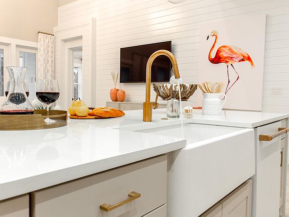 4th image of 28 Anastasia Cir
