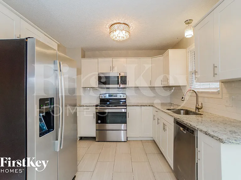 615 N Pine St — Photo 6