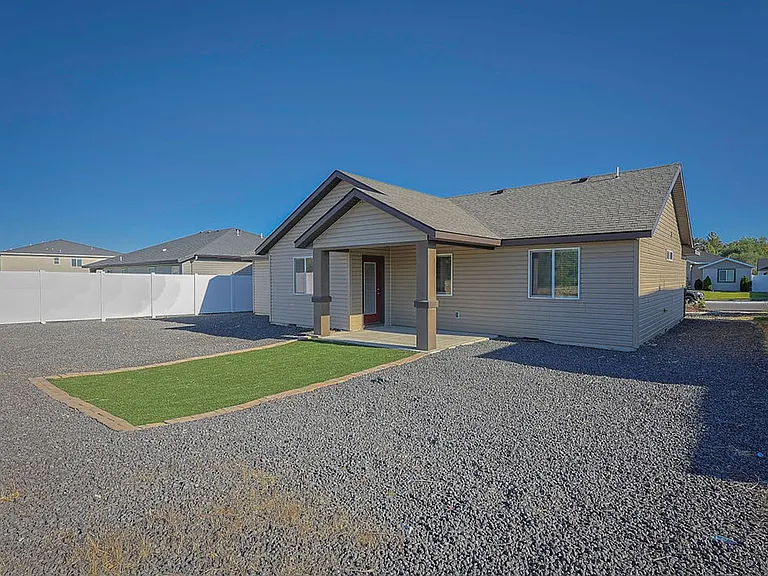 709 E Avenue K — Photo 31