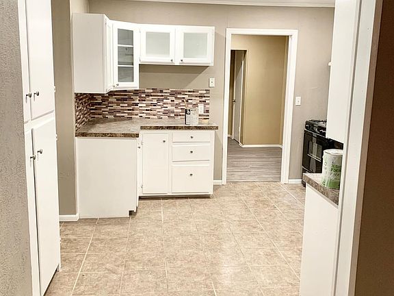 4th image of 109 Poplar St