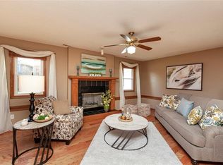 5114 70th St, Urbandale, IA 50322
