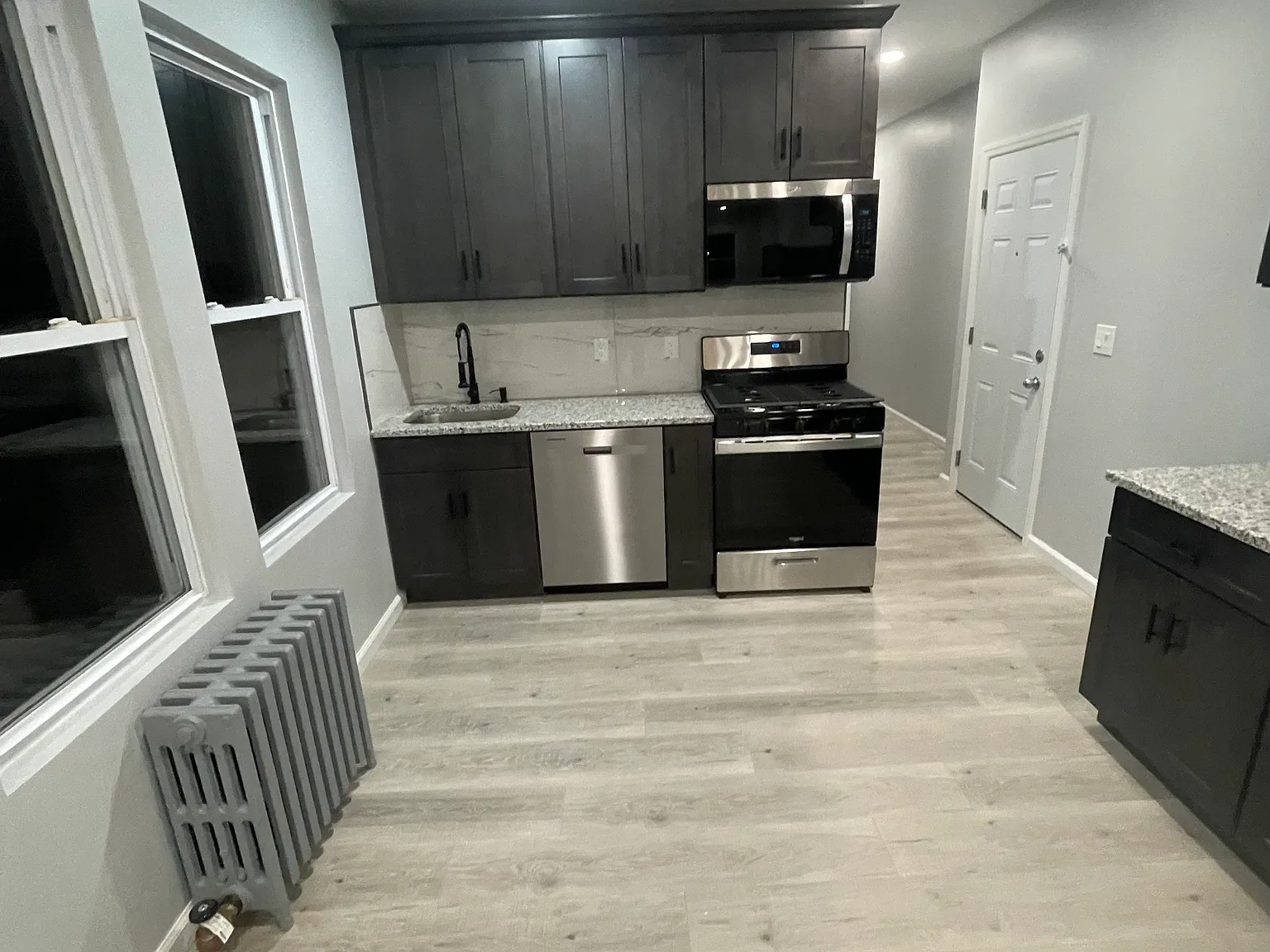 2 bed, 1000 sqft, $2,500 — Photo 2
