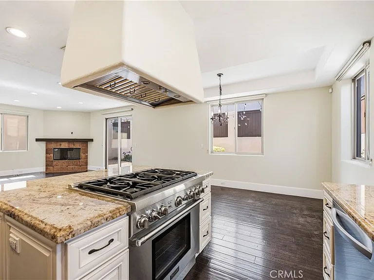 1918 Harriman Ln — Photo 11