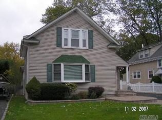 27 Cedar St, Amityville, NY 11701