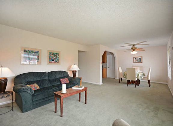 3rd image of 15 Graystone Dr