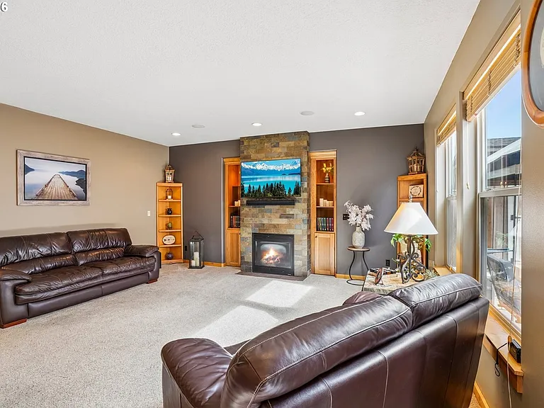 286 SE Condor Dr — Photo 31