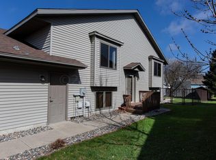 3217 30th Ave S, Fargo, ND 58103