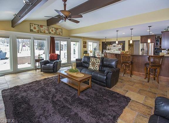 3rd image of 502 Queenswood Dr