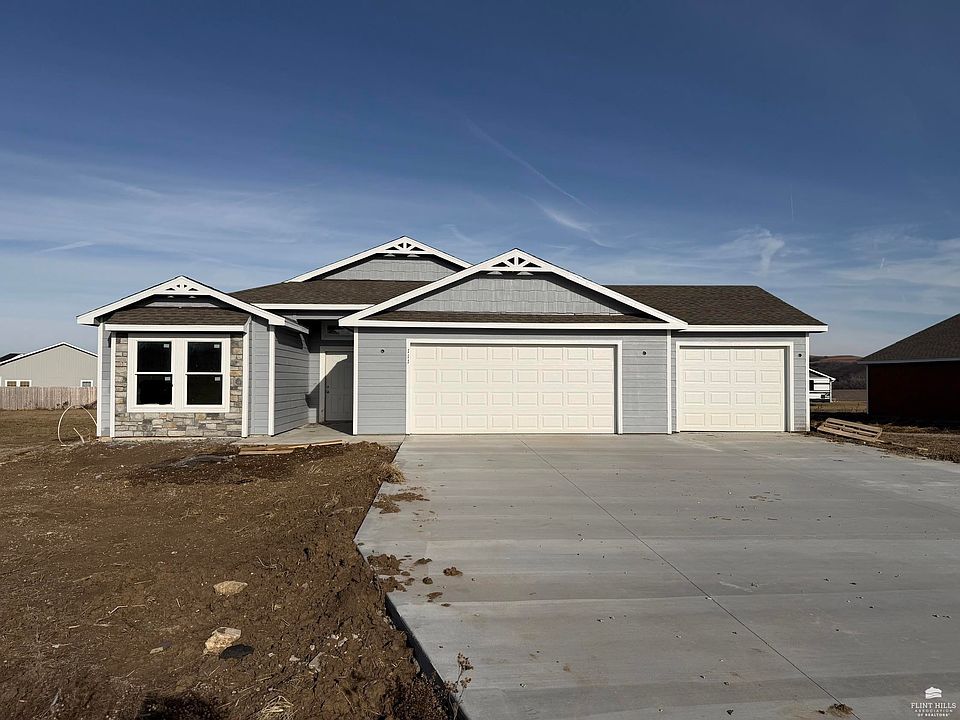 1st image of 111 Cedar Cir