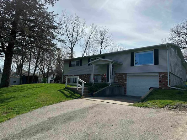 208 N College St, Mount Carroll, IL 61053