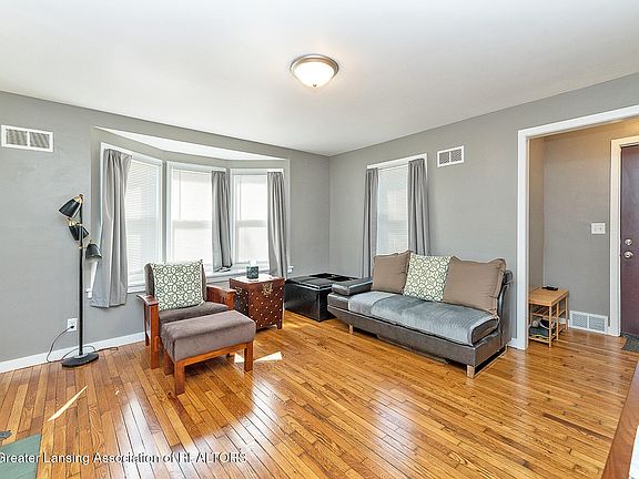 3rd image of 818 N Hayford Ave