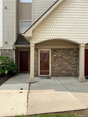1388 Constance Dr, Pontiac, MI 48340